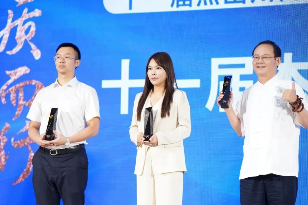 非凡荣耀：张敏董事长荣获“第十一届杰出川商人物案例”